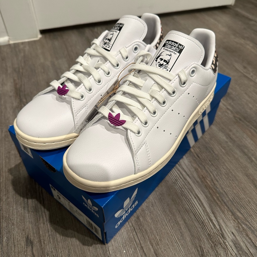 NWT/BOX Stan Smith women’s 9